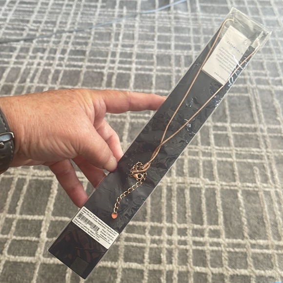 Keep Collective Essential Oil Diffuser Necklace Howlite/Rose Gold NWT - Picture 2 of 4